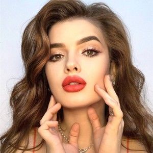 Meet your Posher, Jenny